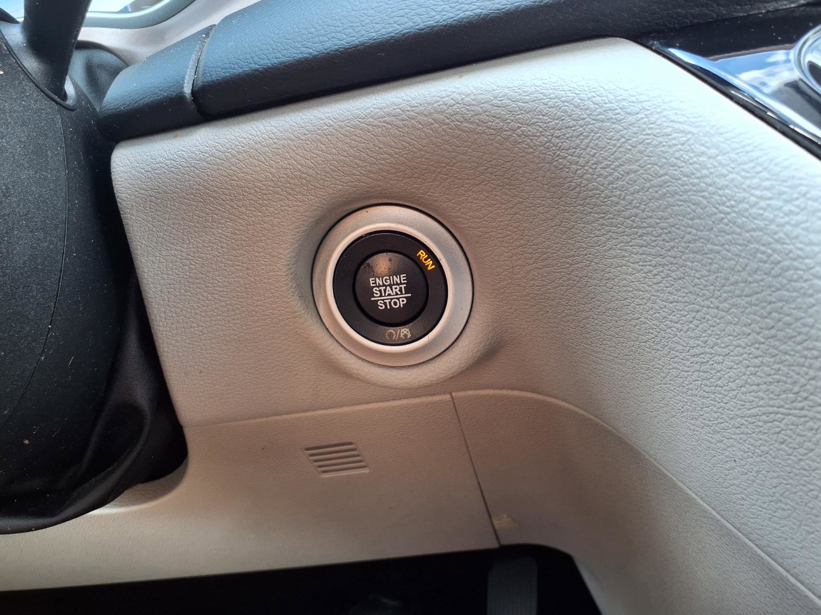 Used 2018 Chrysler Pacifica Touring-L image 11