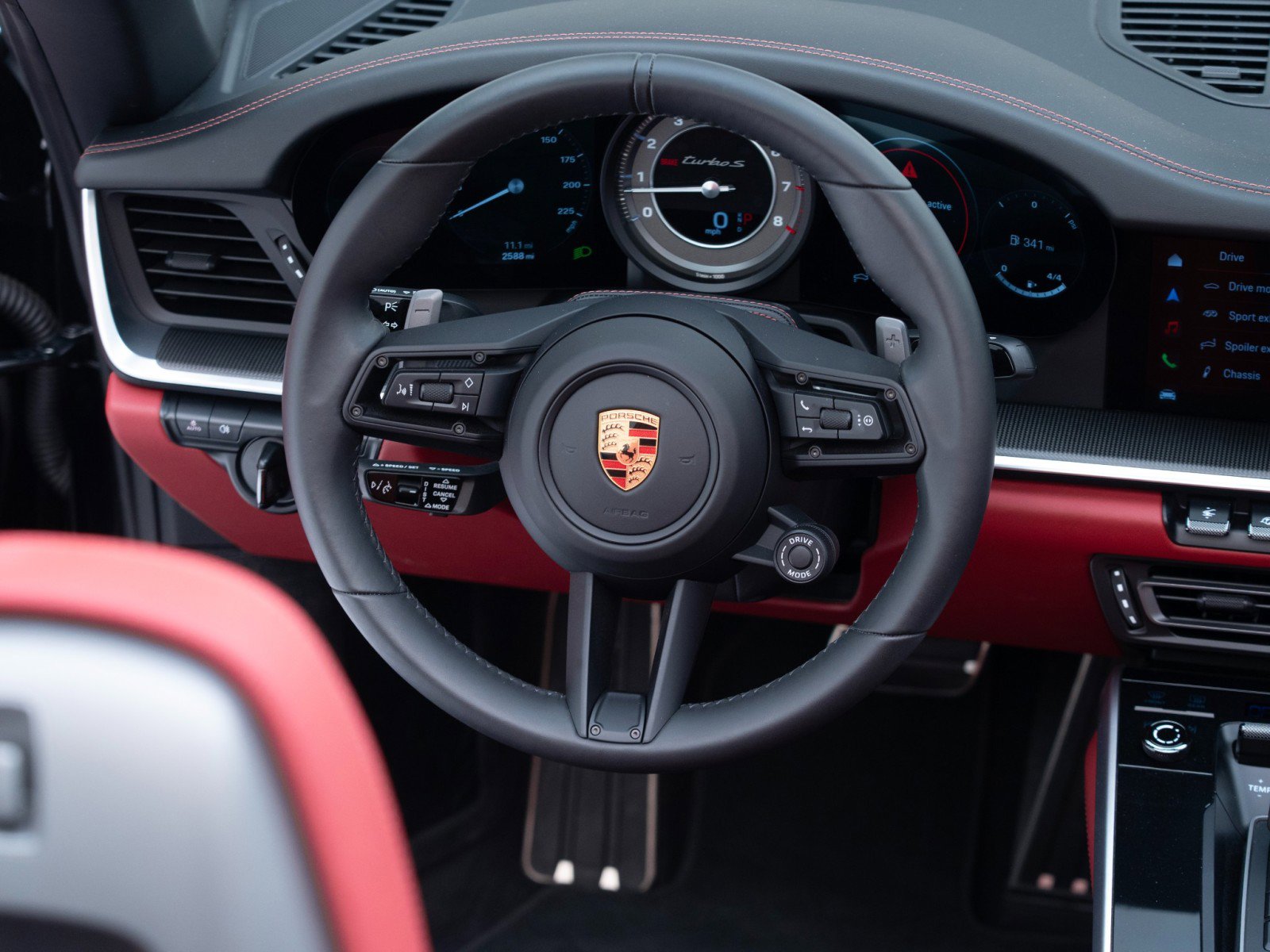 Used 2025 Porsche 911 Turbo image 34