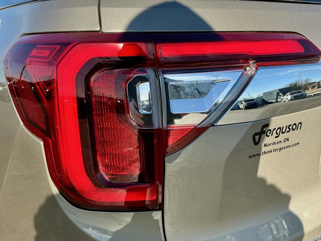 Used 2022 GMC Acadia Denali w/ Denali Ultimate Package image 14