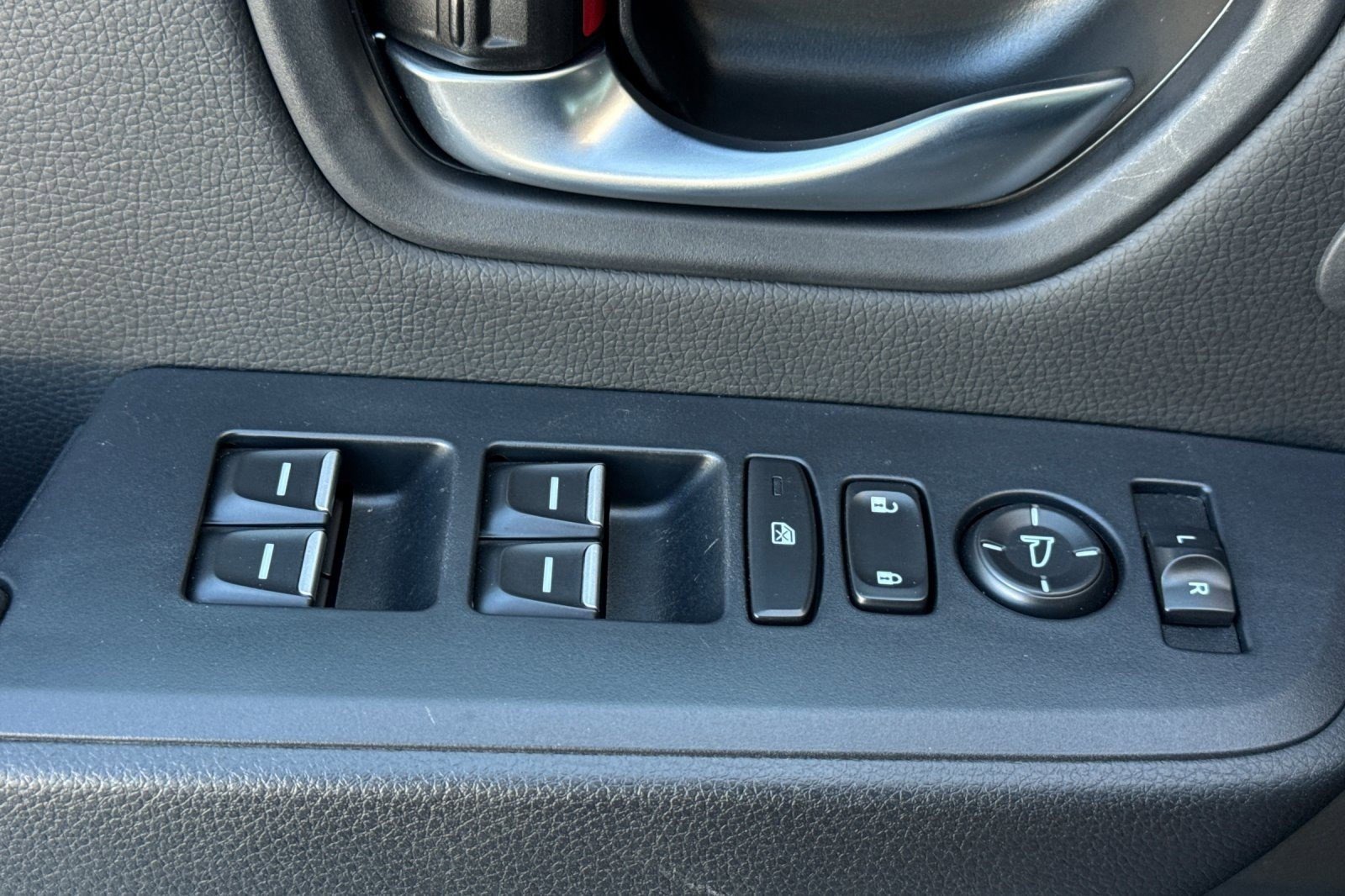 Certified 2025 Honda Pilot Touring image 12