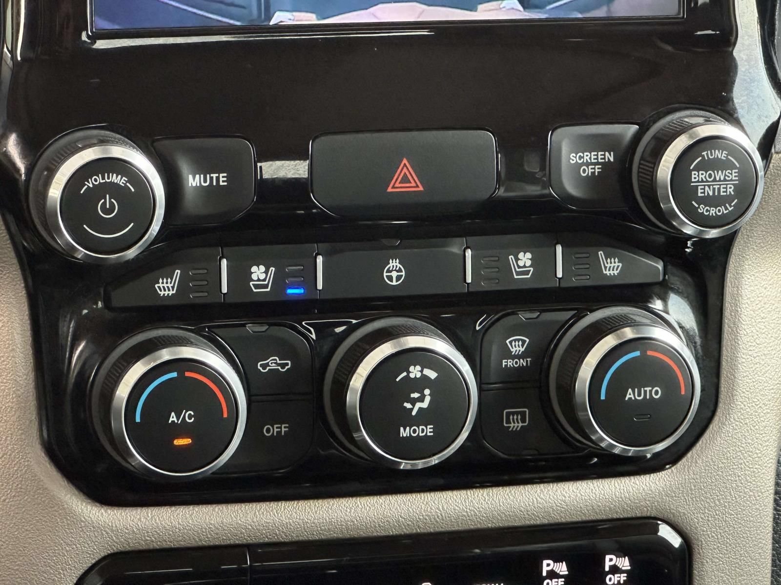 Used 2019 RAM 1500 Laramie AWD/4WD image 11