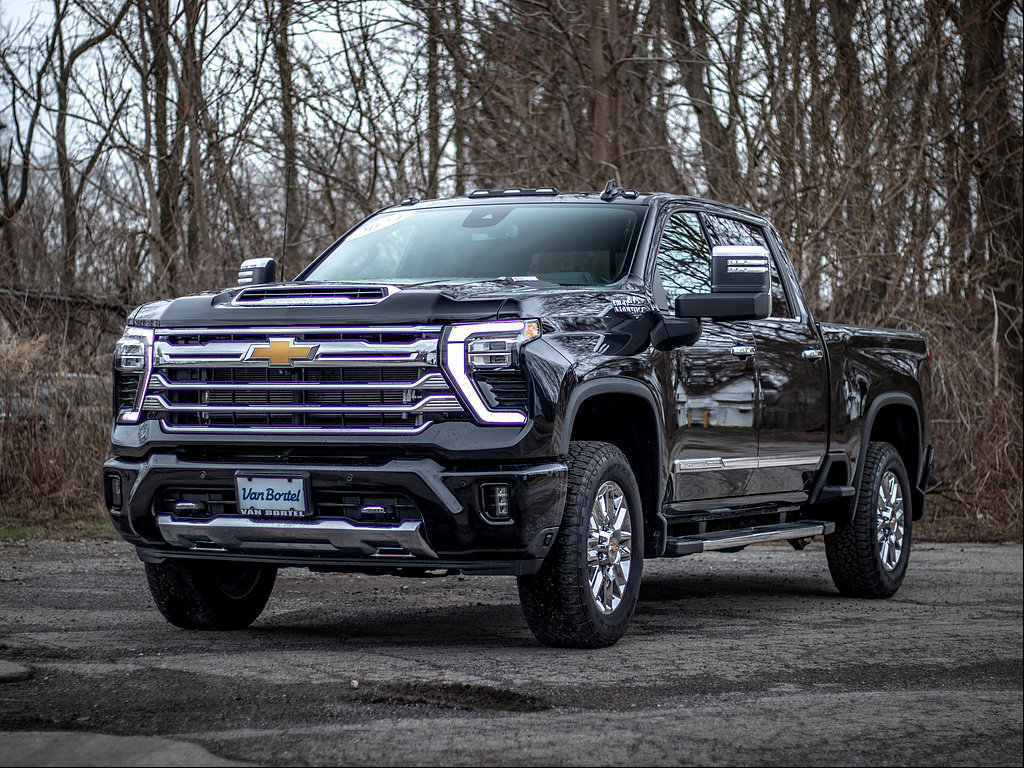 Used 2024 Chevrolet Silverado 2500 High Country w/ Z71 Off-Road Package AWD/4WD image 3