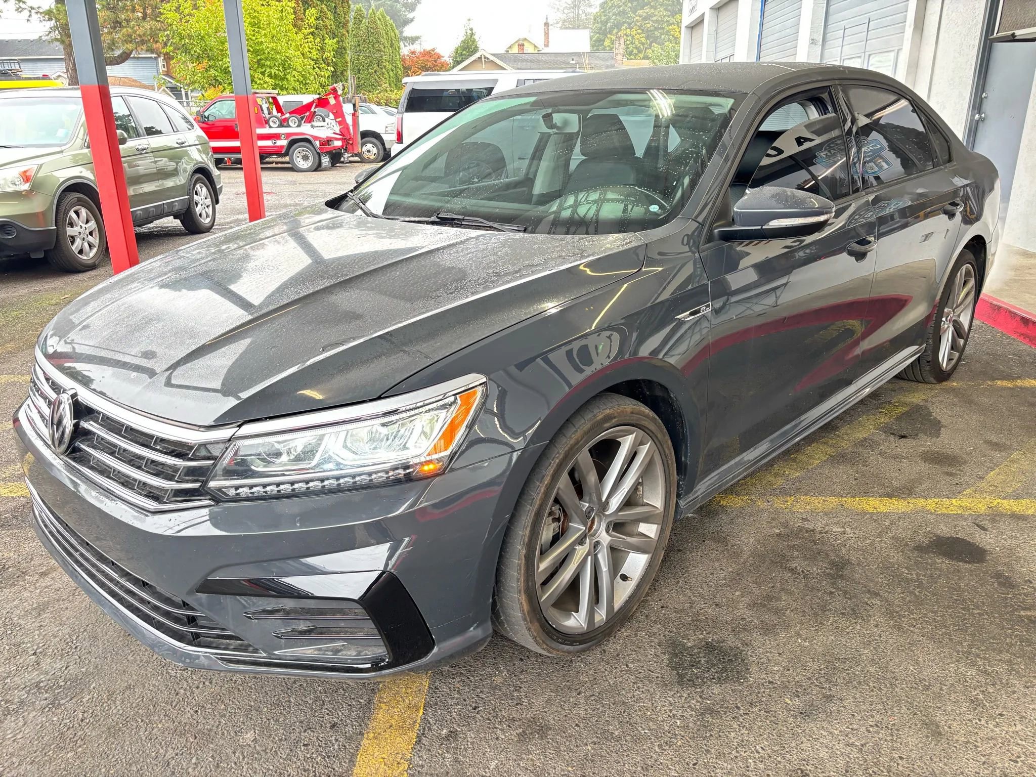 Used 2018 Volkswagen Passat 2.0T R-Line w/ R-Line Lighting Package image 3