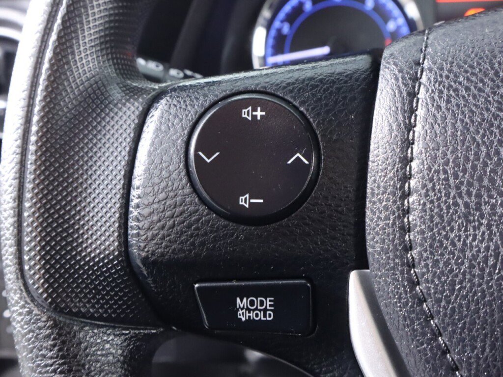 Used 2018 Toyota Corolla LE FWD image 12
