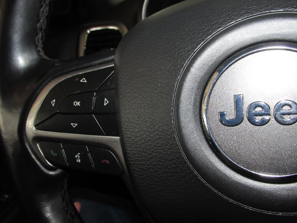 Used 2021 Jeep Grand Cherokee Laredo w/ Security & Convenience Group image 16