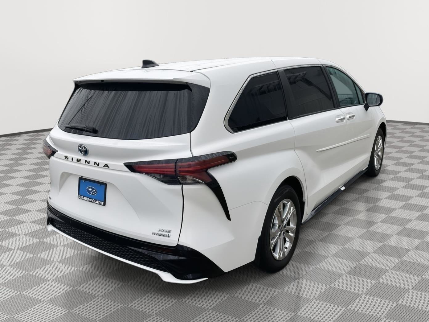 Used 2023 Toyota Sienna XSE AWD/4WD image 7