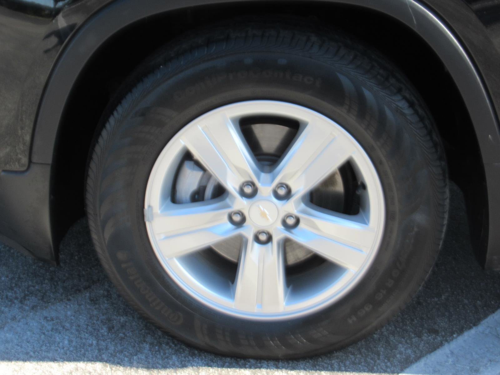 Used 2022 Chevrolet Trax LS w/ Tint and Cruise Package image 8