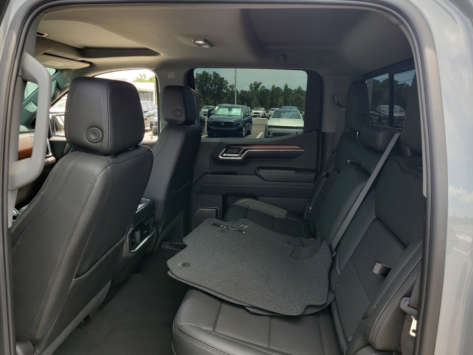 Used 2025 GMC Sierra 1500 Denali w/ Technology Package AWD/4WD image 27