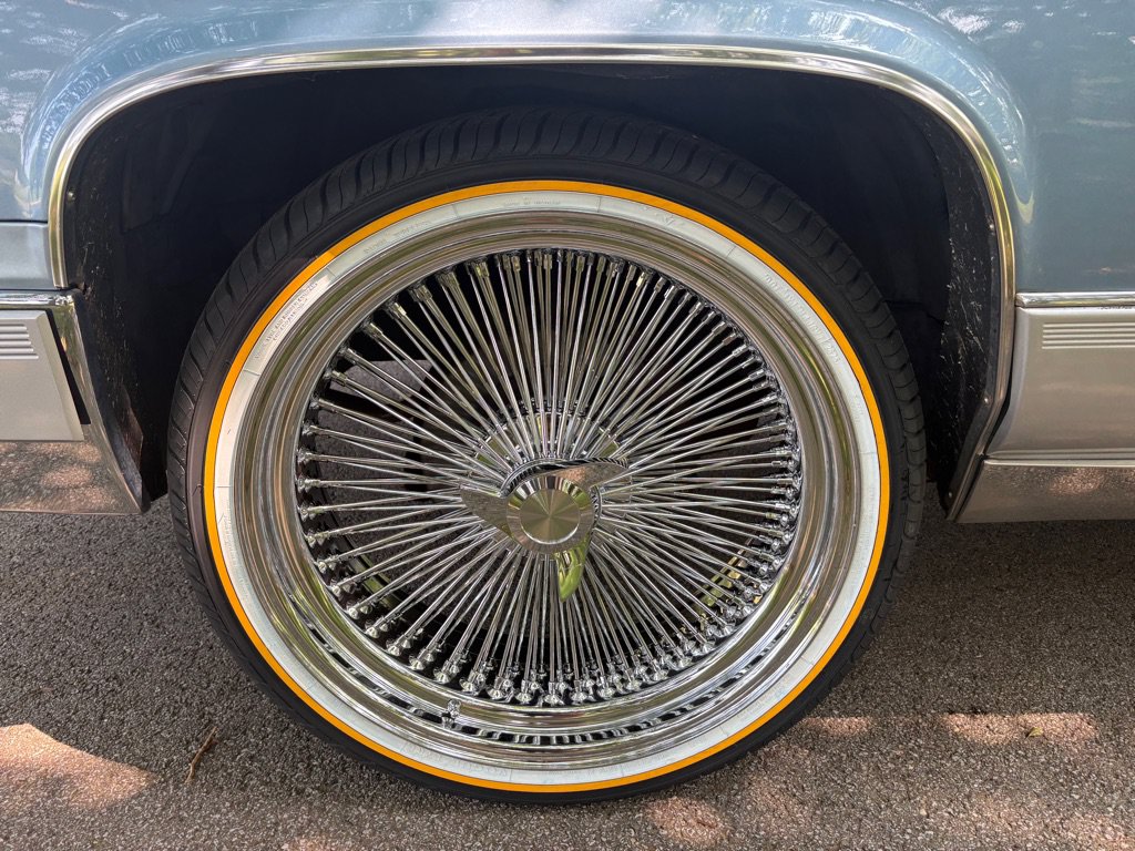 Used 1992 Cadillac Brougham RWD image 31