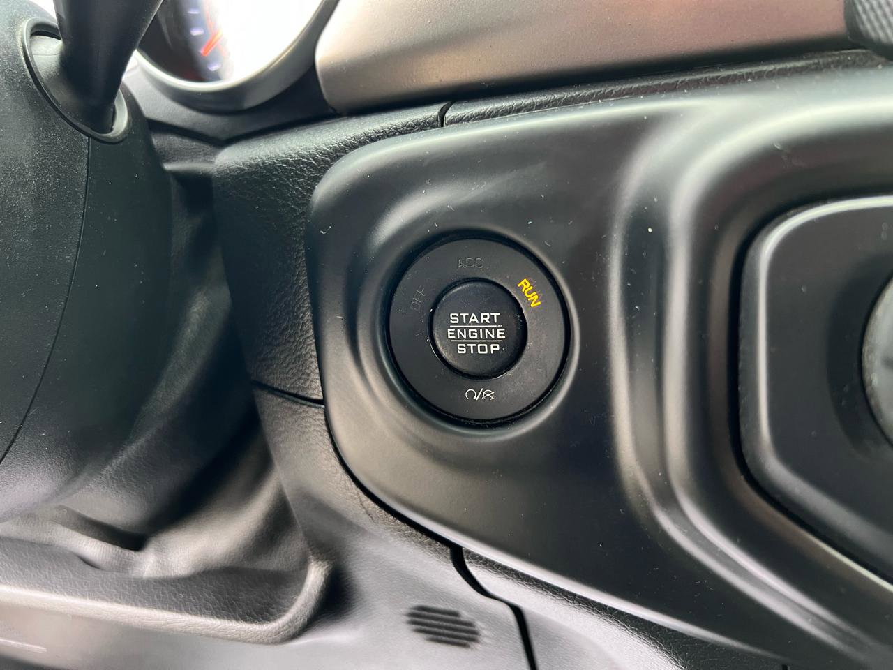 Used 2018 Jeep Wrangler Sport image 12