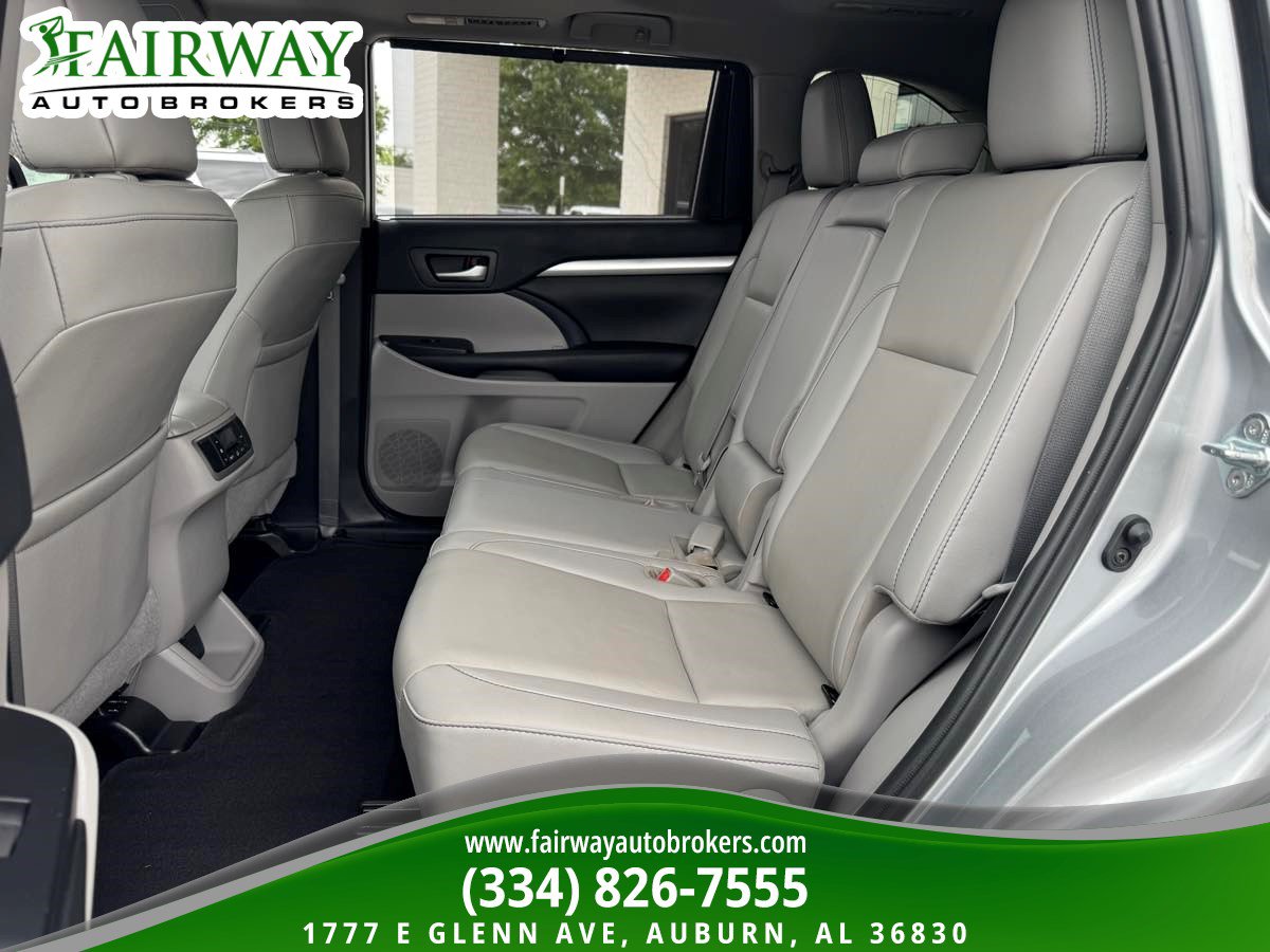 Used 2019 Toyota Highlander XLE FWD image 11