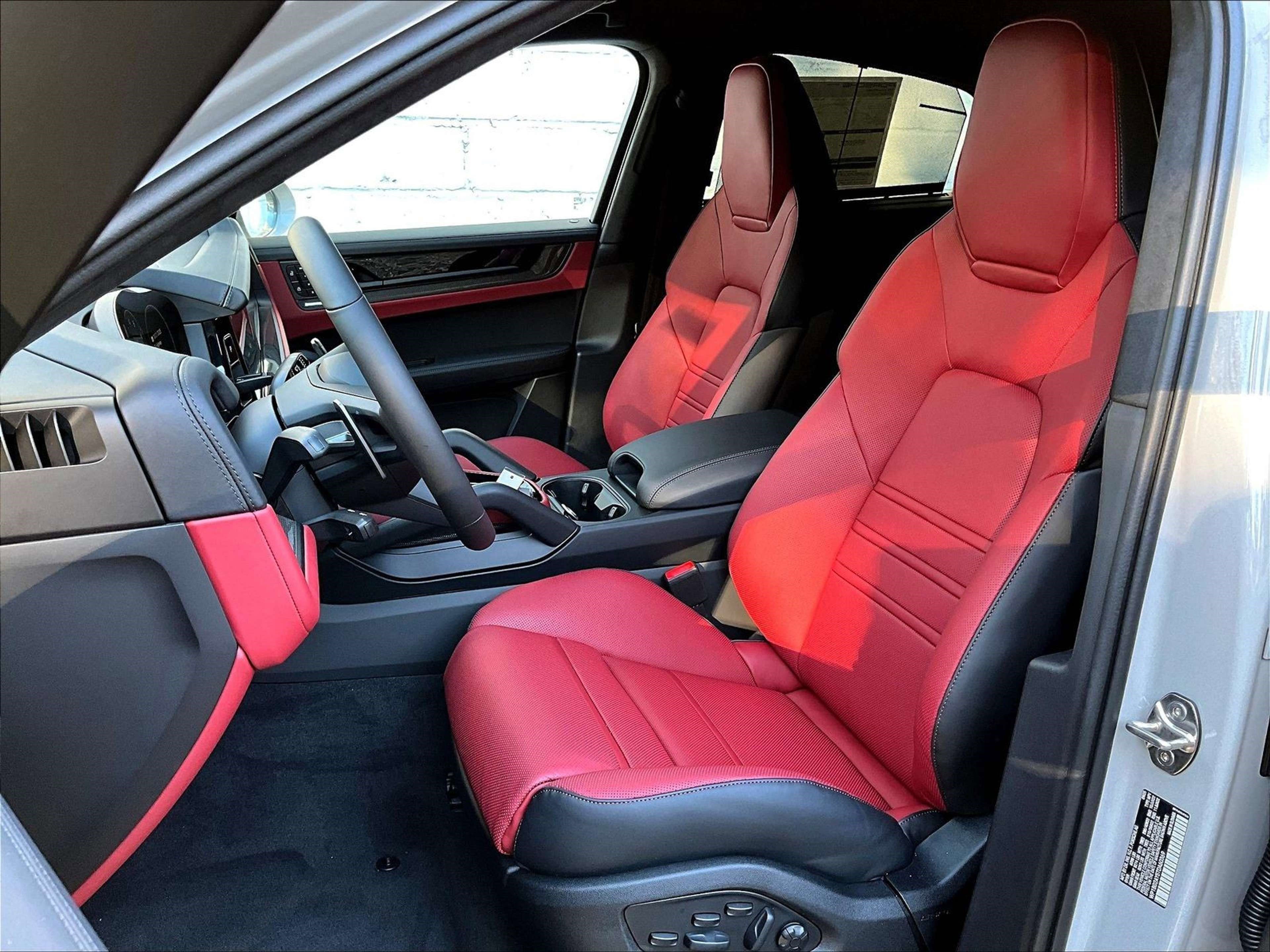 New 2026 Porsche Cayenne GTS image 5