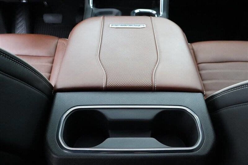 Used 2024 GMC Sierra 3500 Denali Ultimate image 27