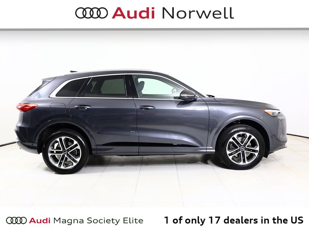 Used 2025 Audi Q5 Premium Plus w/ Premium Plus AWD/4WD image 19