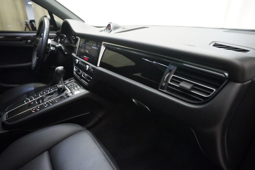 Used 2020 Porsche Macan AWD/4WD image 26