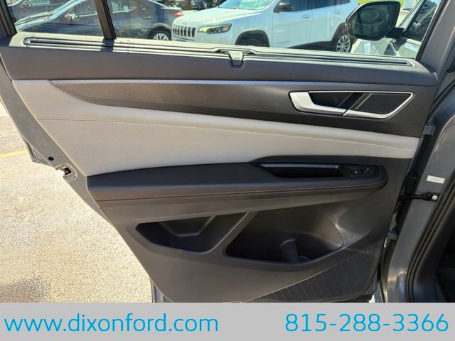 Used 2025 Volkswagen Atlas Peak Edition SE AWD/4WD image 26