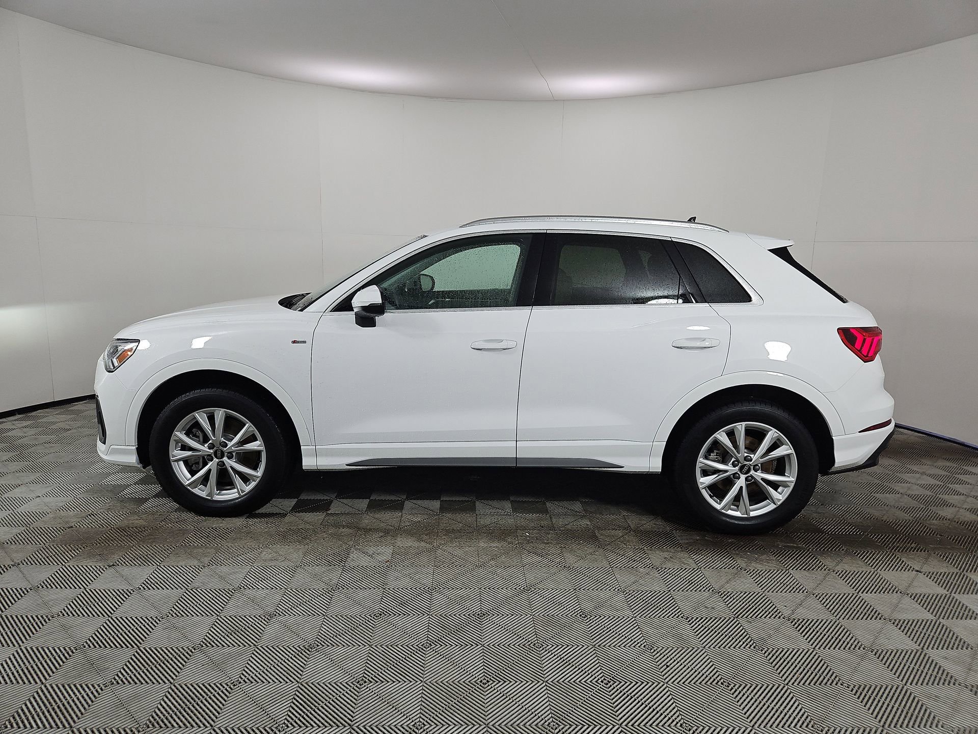 Certified 2025 Audi Q3 2.0T Premium w/ Convenience Package image 4