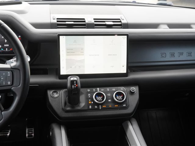 Used 2025 Land Rover Defender 110 V8 AWD/4WD image 15
