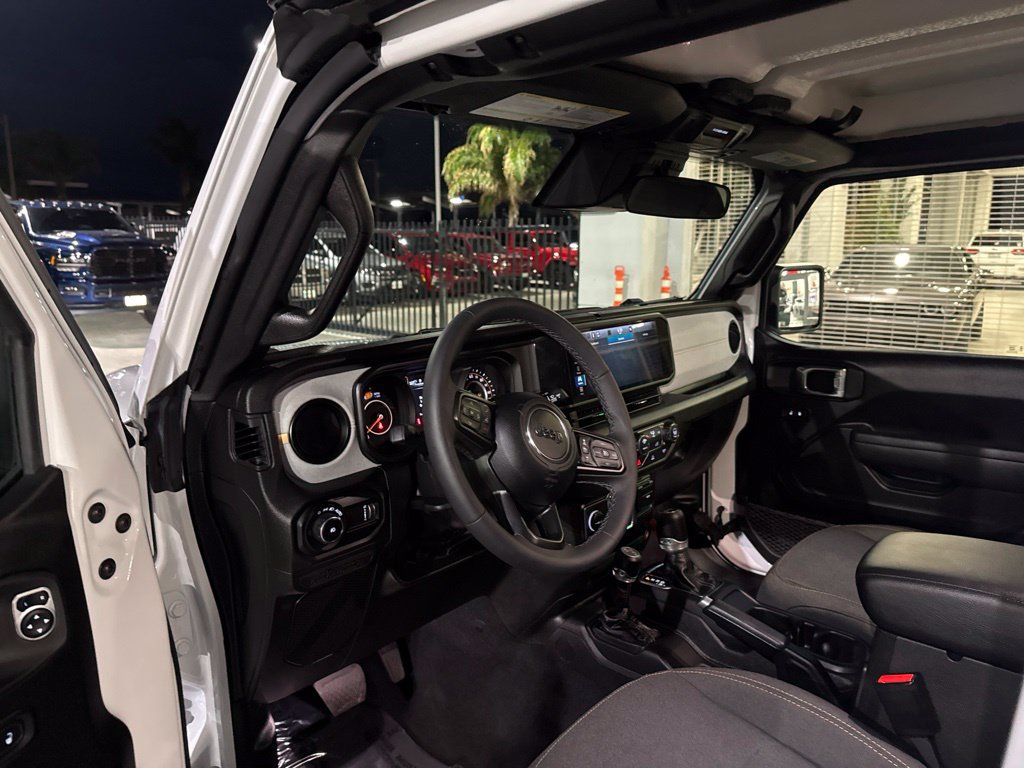 Used 2026 Jeep Wrangler Unlimited Sport AWD/4WD image 17