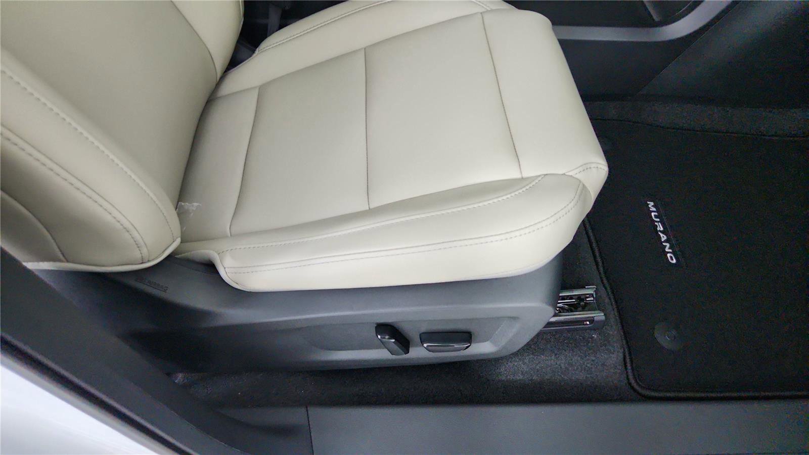 Used 2025 Nissan Murano SV image 26