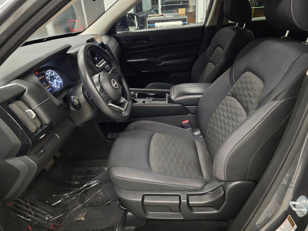 Used 2023 Nissan Pathfinder S FWD image 16