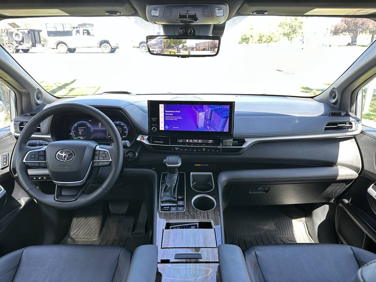 Used 2025 Toyota Sienna Platinum AWD/4WD image 35
