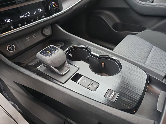 Used 2023 Nissan Rogue SV image 39