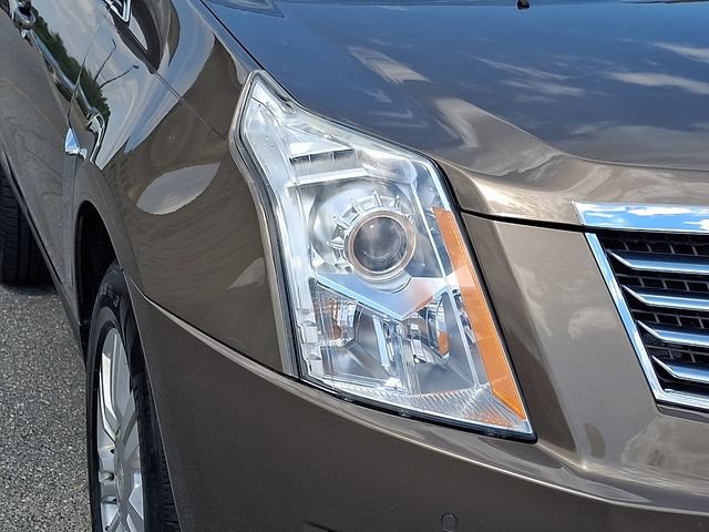 Used 2016 Cadillac SRX Luxury w/ Driver Awareness Package FWD image 9