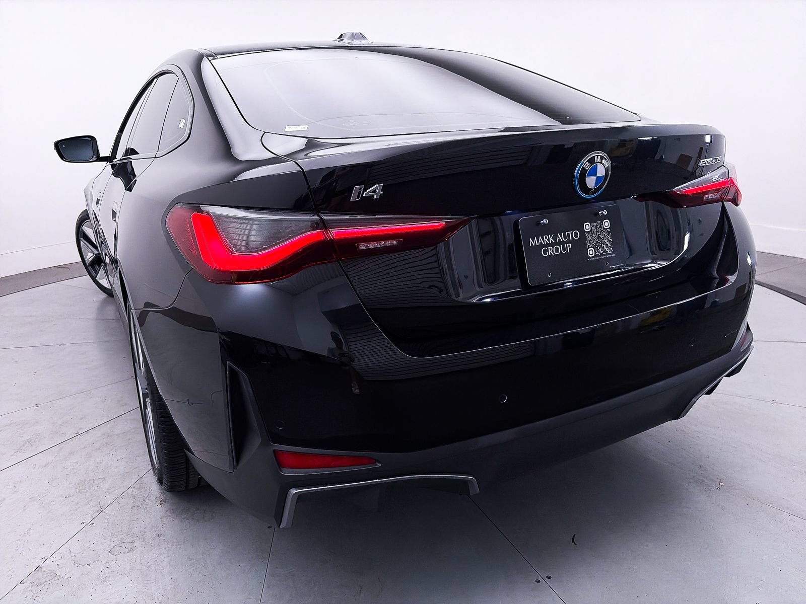 Used 2023 BMW i4 eDrive35 w/ Premium Package RWD image 9