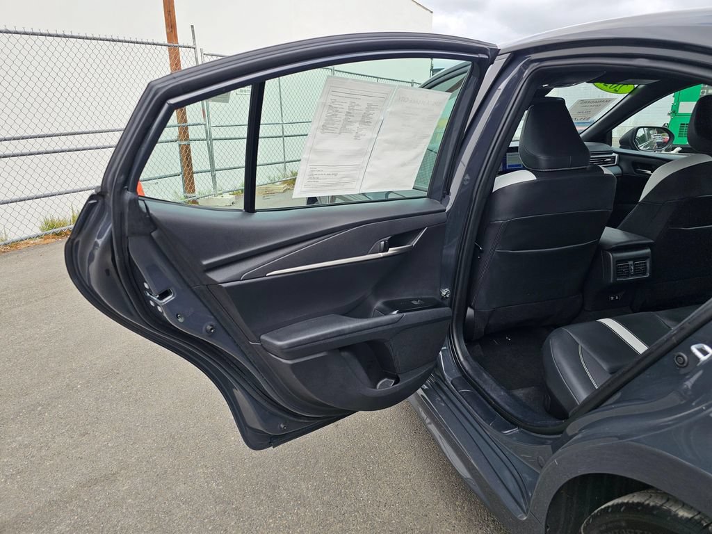 Used 2025 Toyota Camry SE FWD image 15