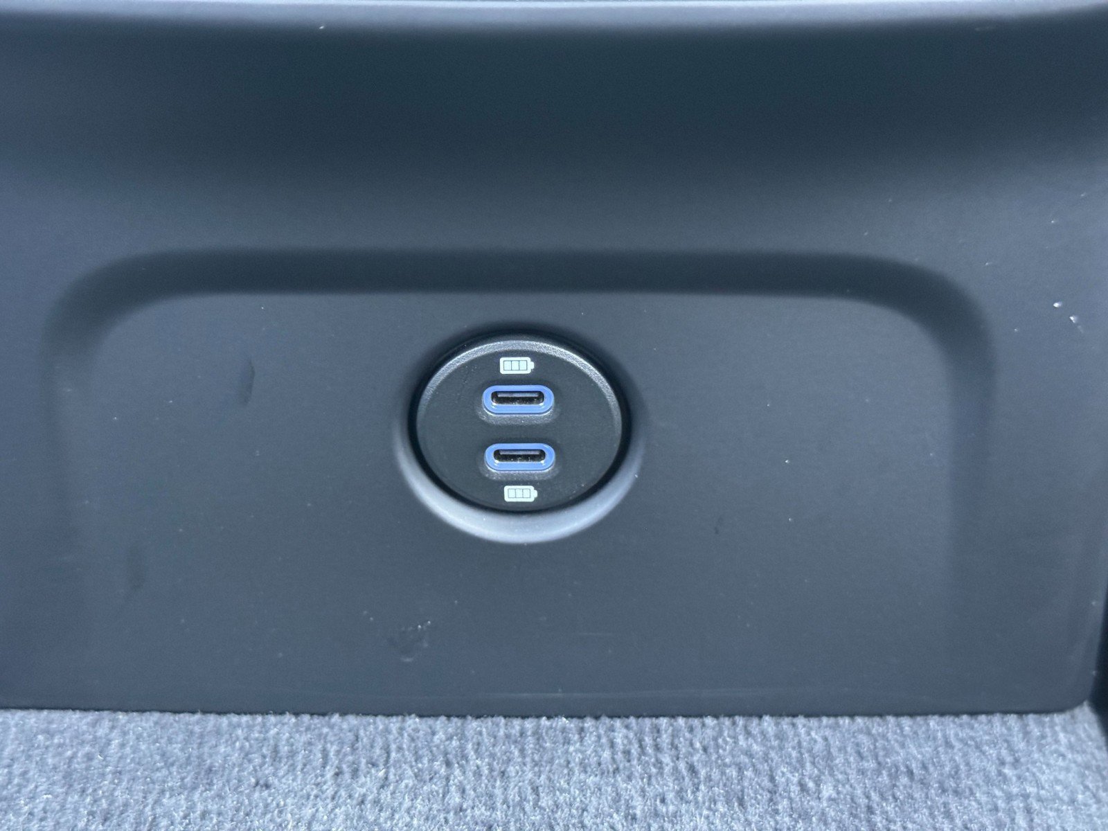 Used 2024 Porsche Macan image 32