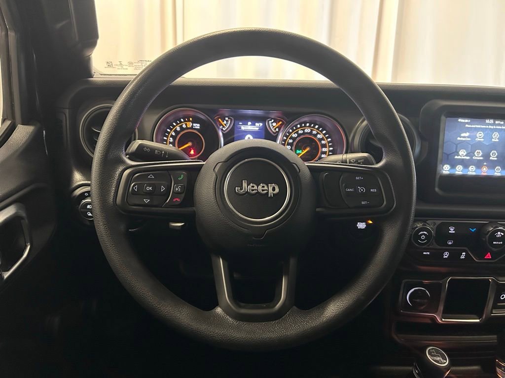 Used 2023 Jeep Gladiator Sport AWD/4WD image 7