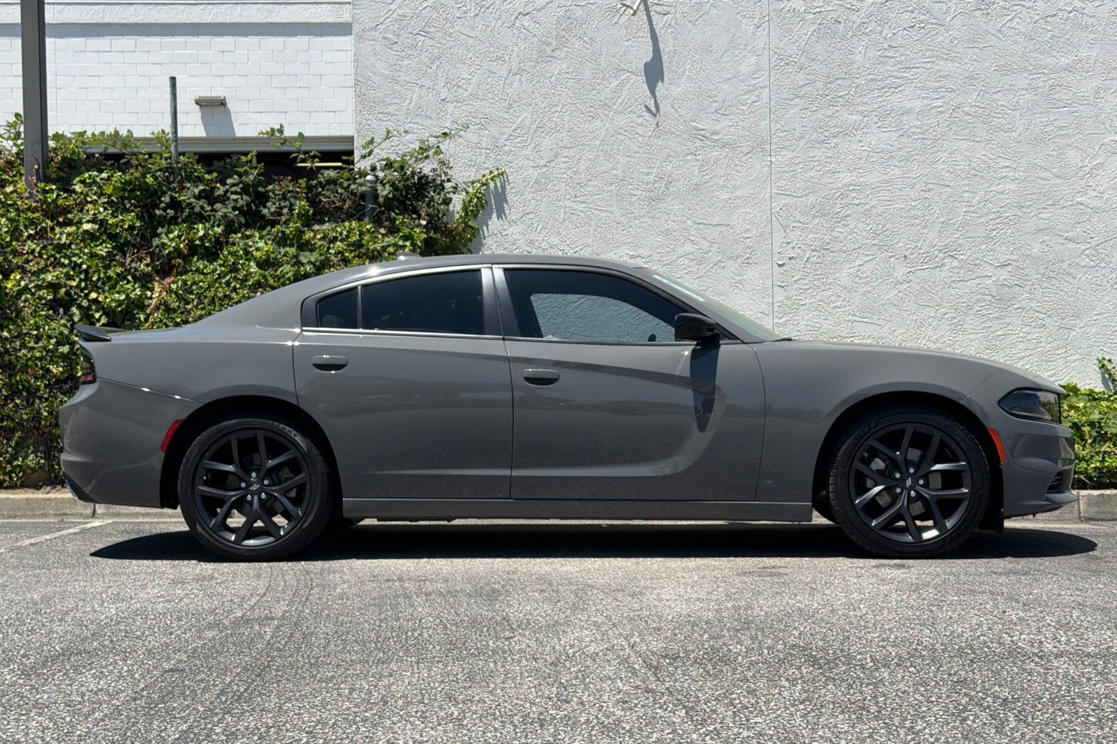 Used 2023 Dodge Charger SXT w/ Blacktop Package RWD image 3
