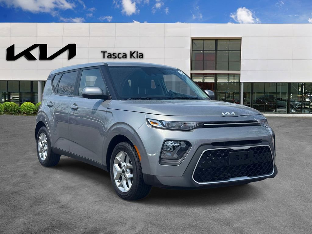 Used 2022 Kia Soul LX w/ Technology Package FWD image 1