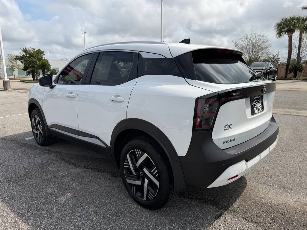 Used 2026 Nissan Kicks SV image 3