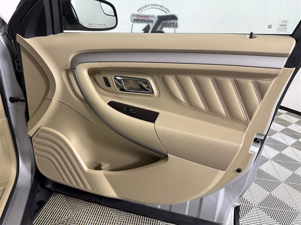 Used 2017 Ford Taurus SE image 14