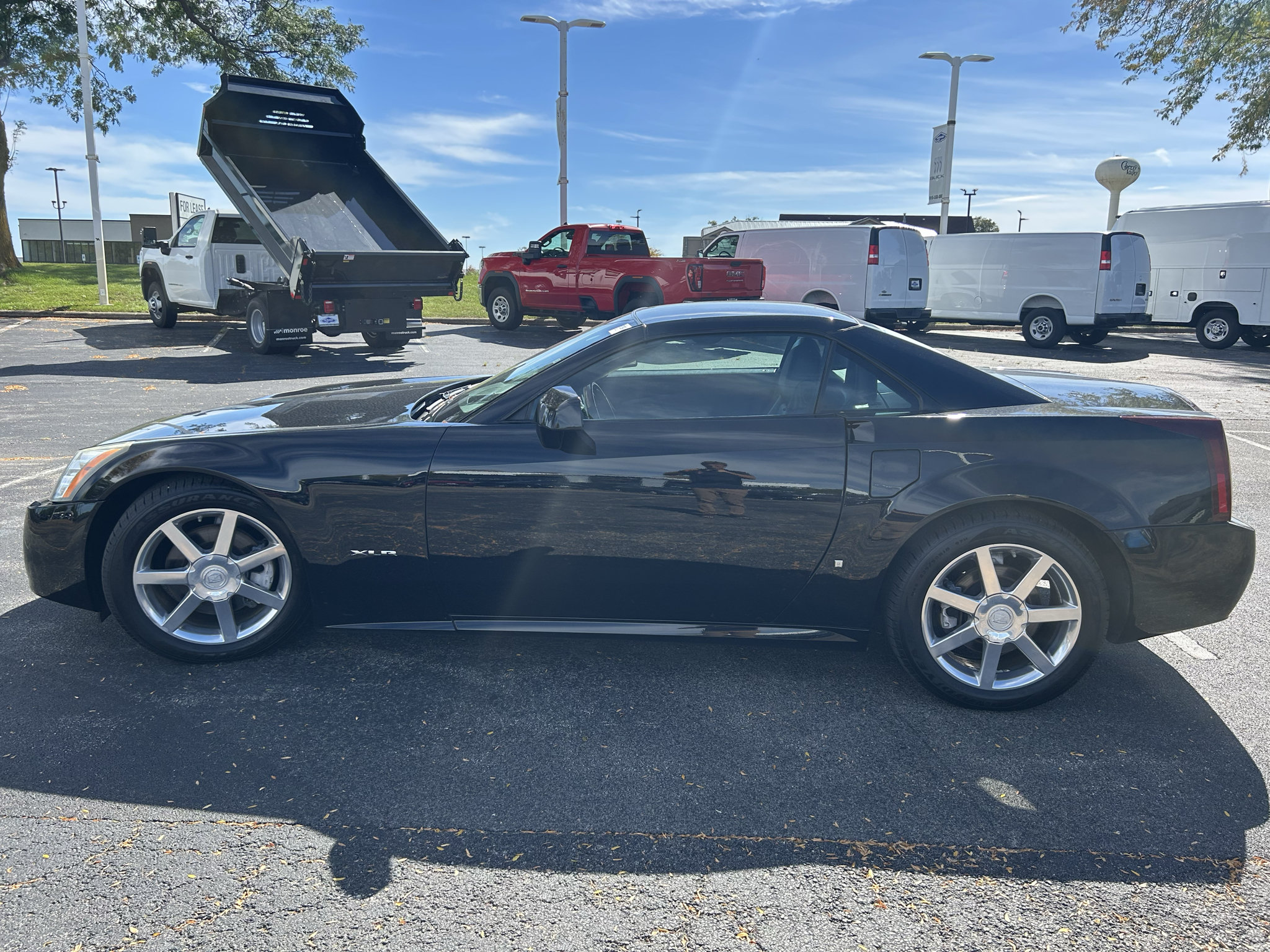Used 2007 Cadillac XLR RWD image 4