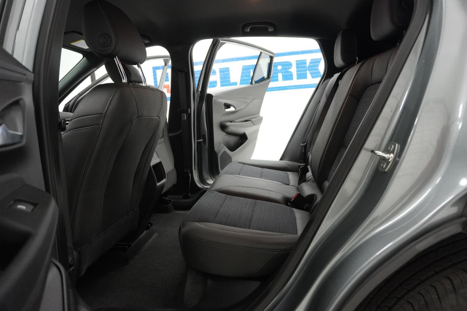 Used 2025 Buick Envista Preferred w/ Convenience II Package image 33