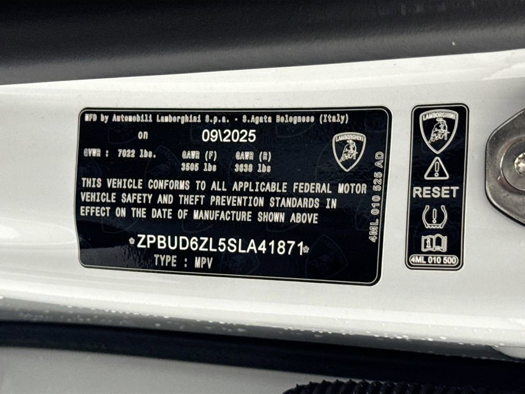 Used 2025 Lamborghini Urus SE image 32