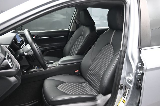 Used 2022 Toyota Camry SE FWD image 5