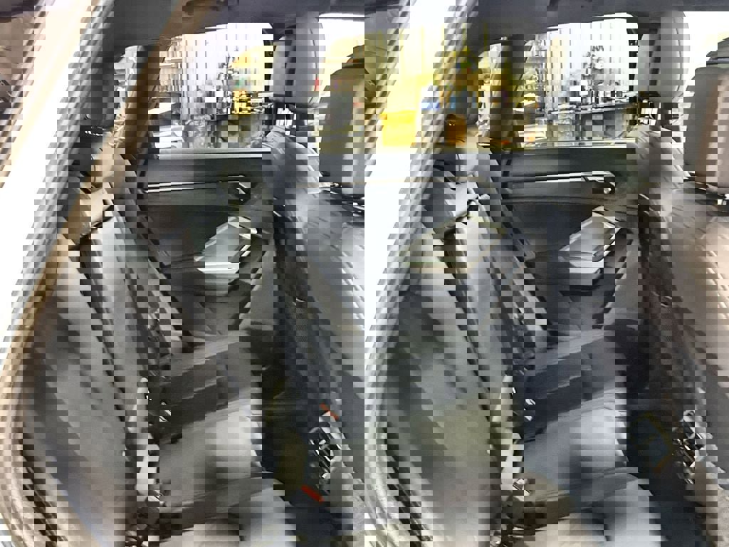 Used 2025 Audi Q3 2.0T Premium image 29