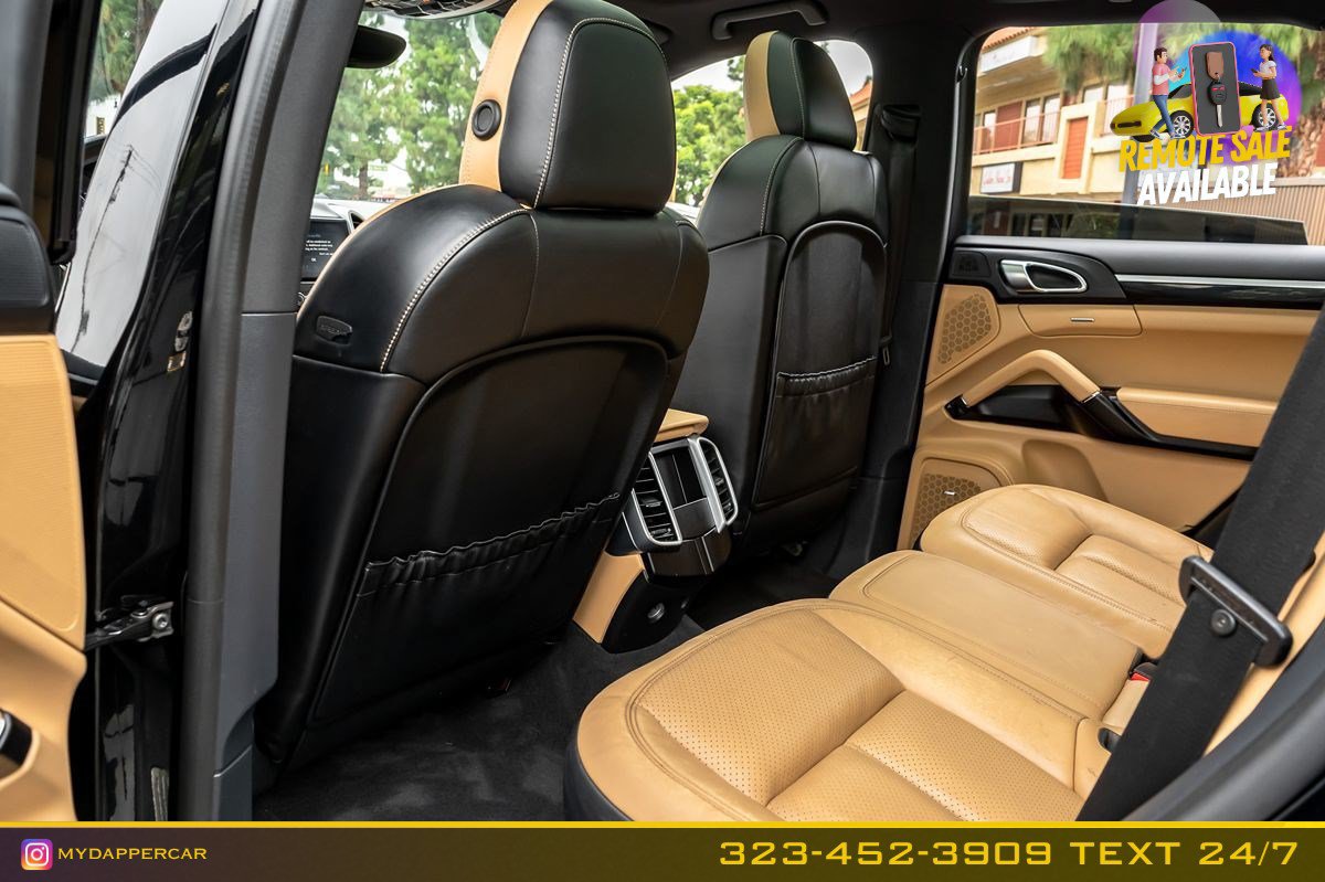 Used 2018 Porsche Cayenne Platinum Edition w/ Premium Package AWD/4WD image 13