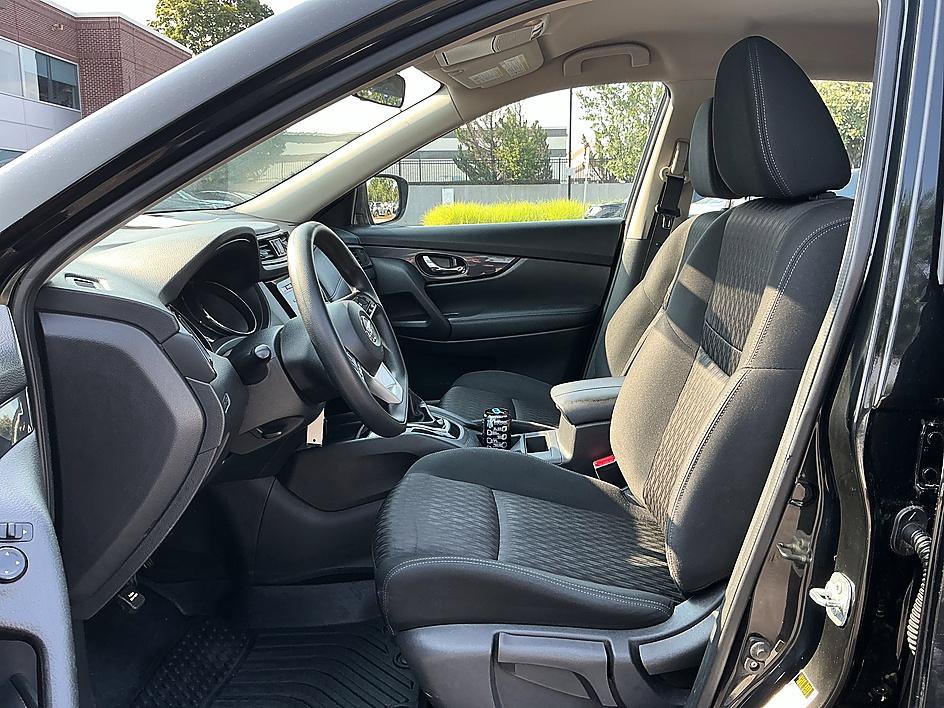 Used 2017 Nissan Rogue S AWD/4WD image 12