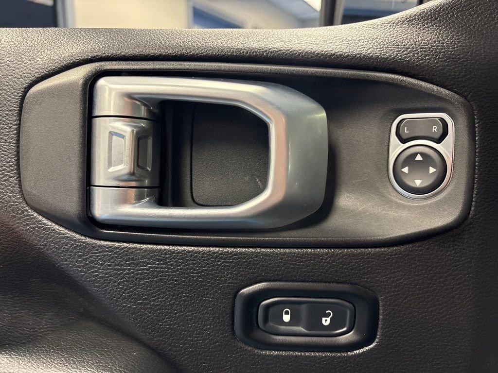 Used 2020 Jeep Gladiator Rubicon AWD/4WD image 24