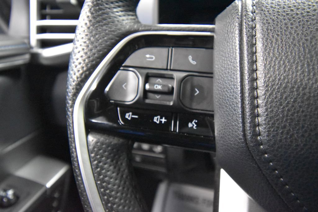 Used 2022 Toyota Tundra Platinum w/ Advanced Package AWD/4WD image 12