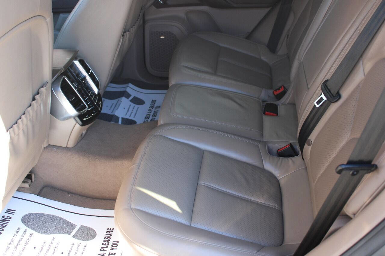 Used 2011 Porsche Cayenne Turbo AWD/4WD image 14