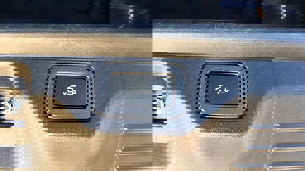 Used 2015 Land Rover Range Rover Supercharged image 46