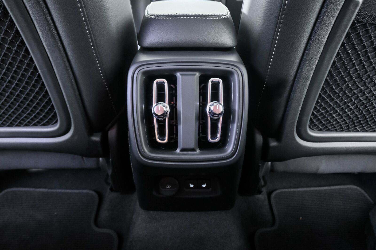 Certified 2023 Volvo XC40 B5 Plus w/ Climate Package AWD/4WD image 20