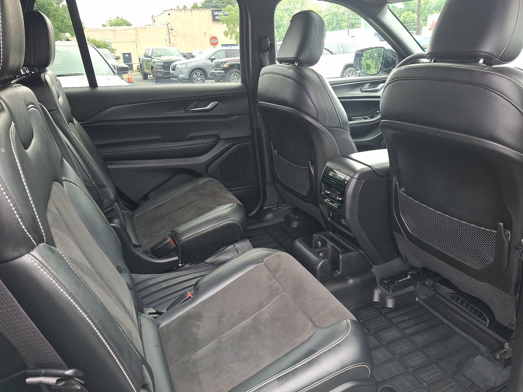 Used 2023 Jeep Grand Cherokee L Laredo AWD/4WD image 19