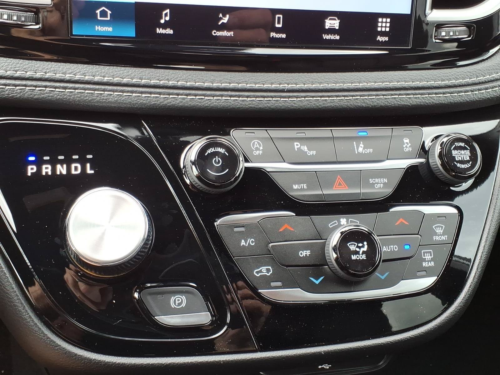 New 2027 Chrysler Pacifica Select AWD/4WD image 23